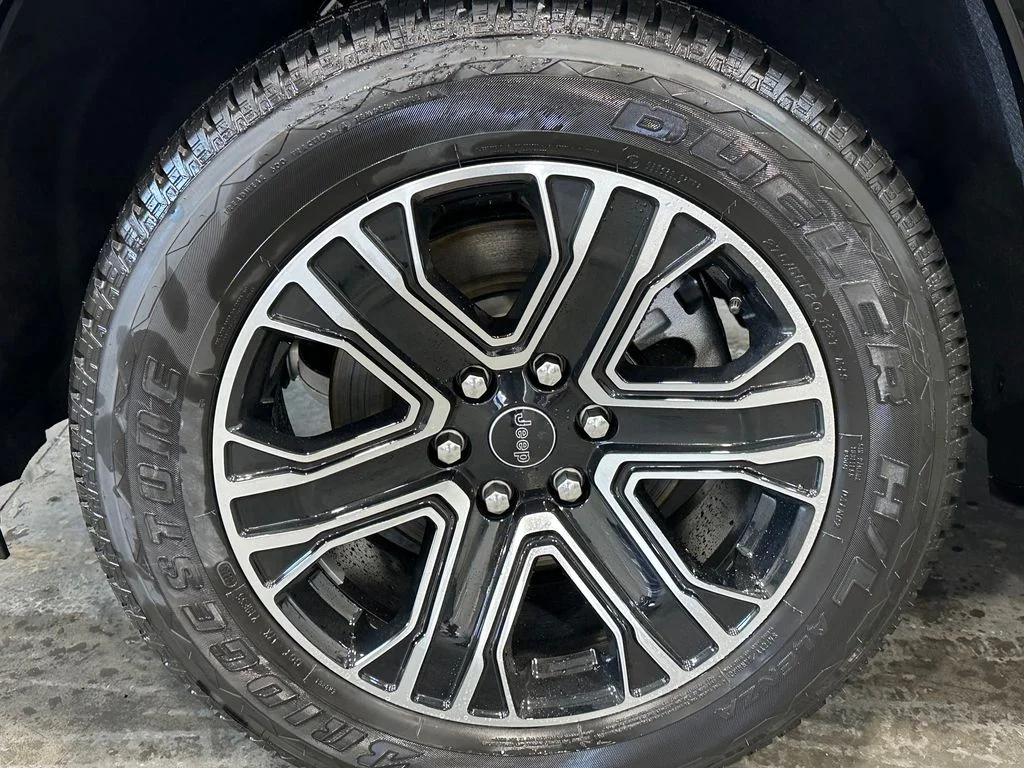 New 2026 High Gloss Black Exterior Paint Jeep  image 10