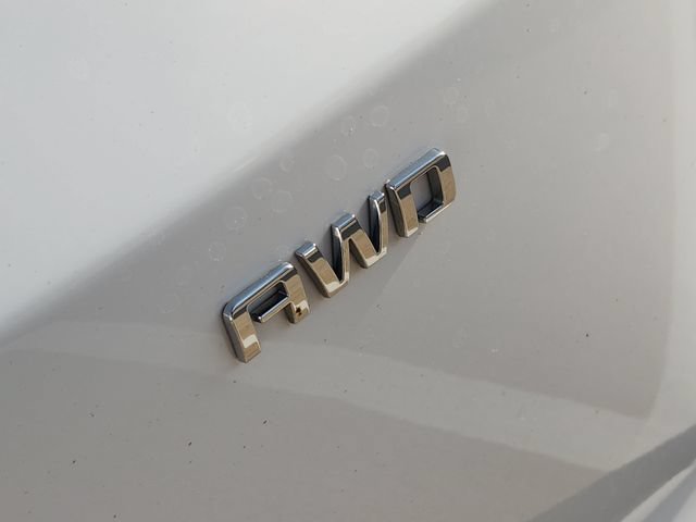 Used 2024 Summit White Chevrolet LT image 10
