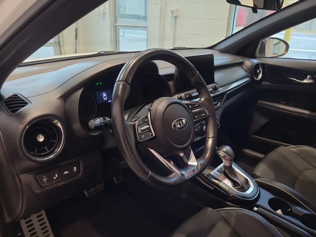 Used 2021 Snow White Pearl Kia GT-Line image 9