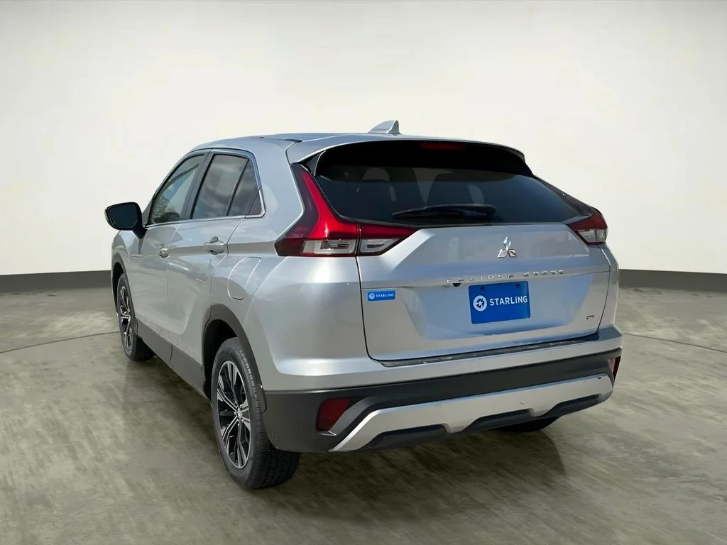 Used 2022  Mitsubishi SE image 6