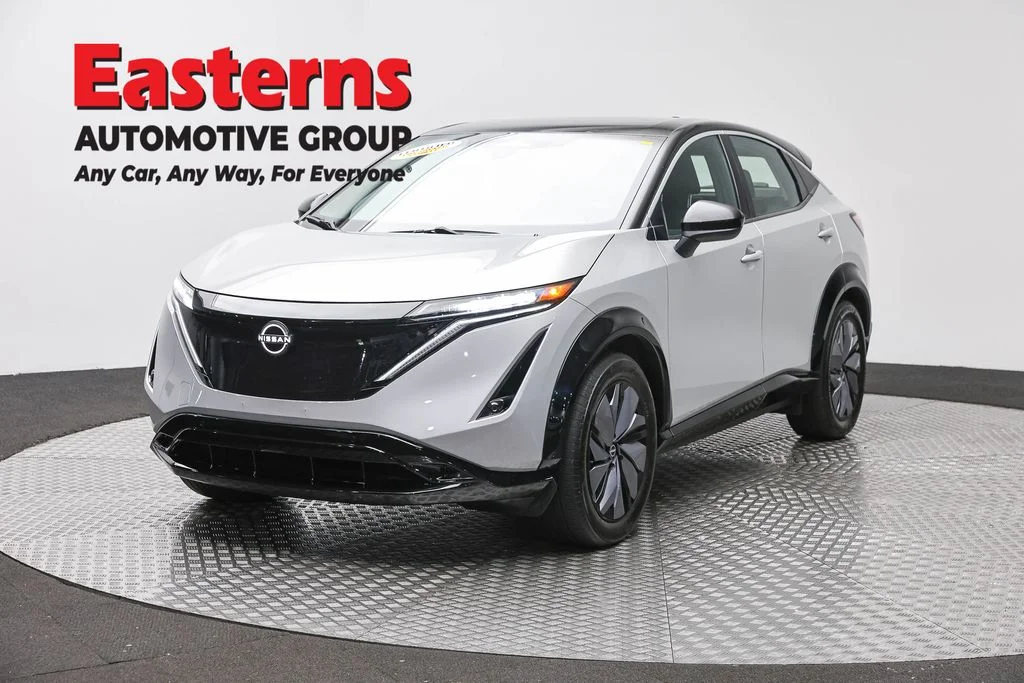 Used 2023 Silver Nissan ENGAGE image 1