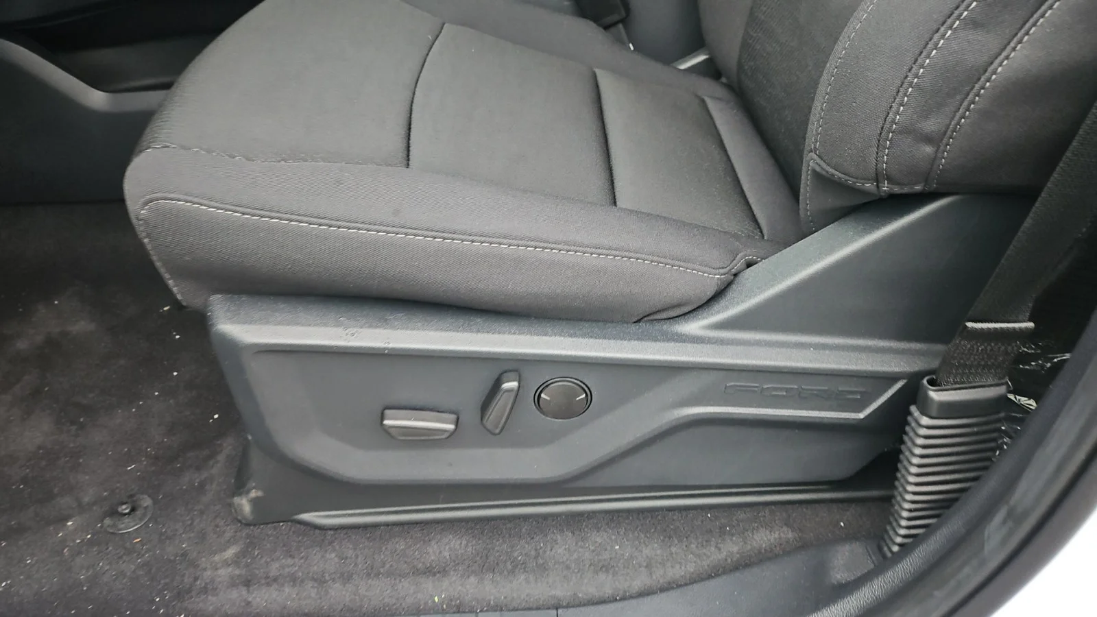 New 2026 Oxford White Ford XLT 4WD image 8