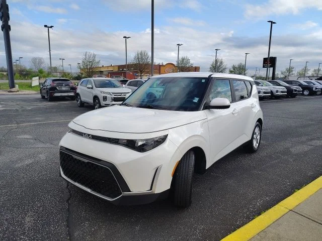Used 2025 White Kia LX image 3