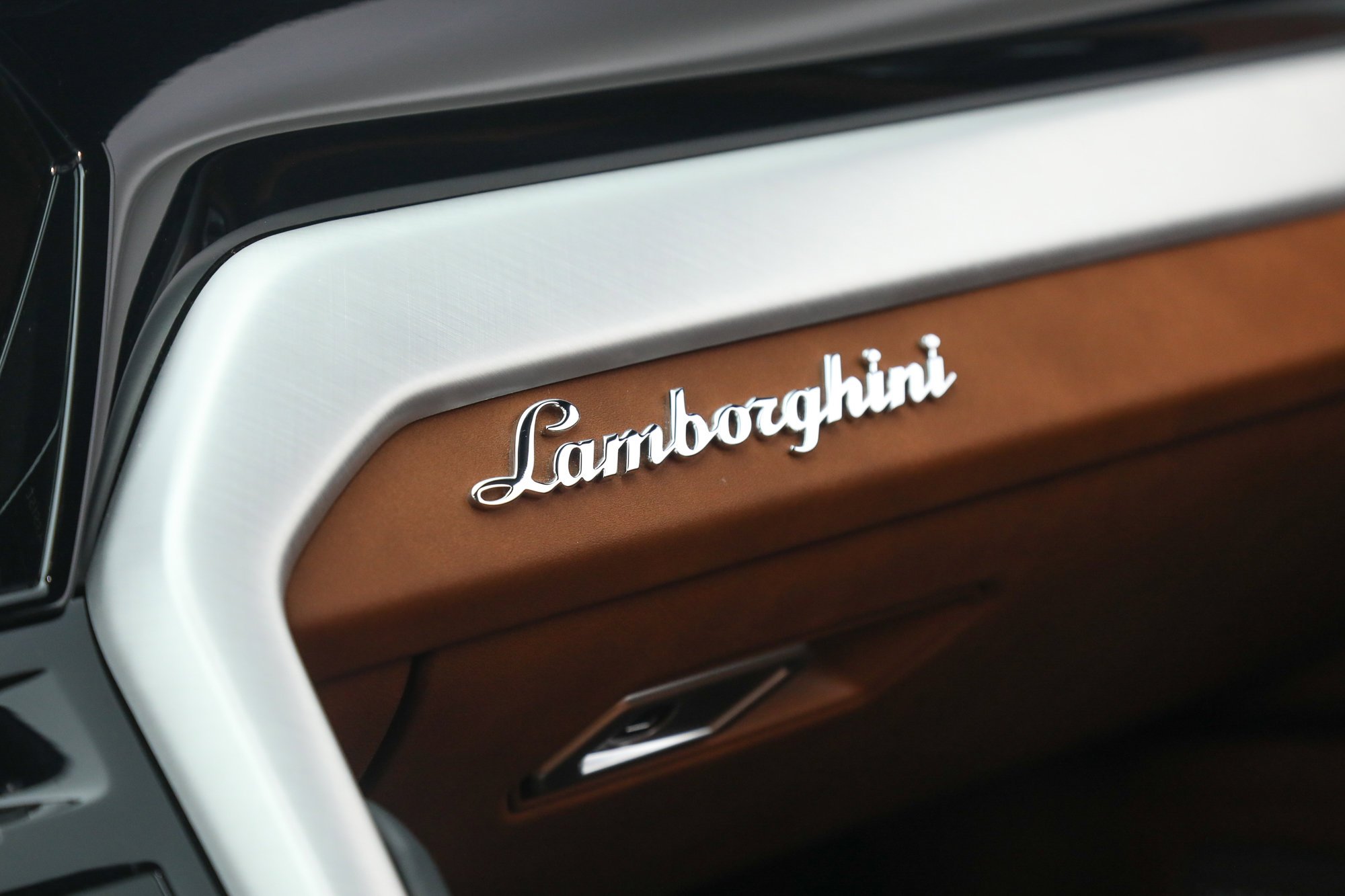Used 2020 White Lamborghini  image 24