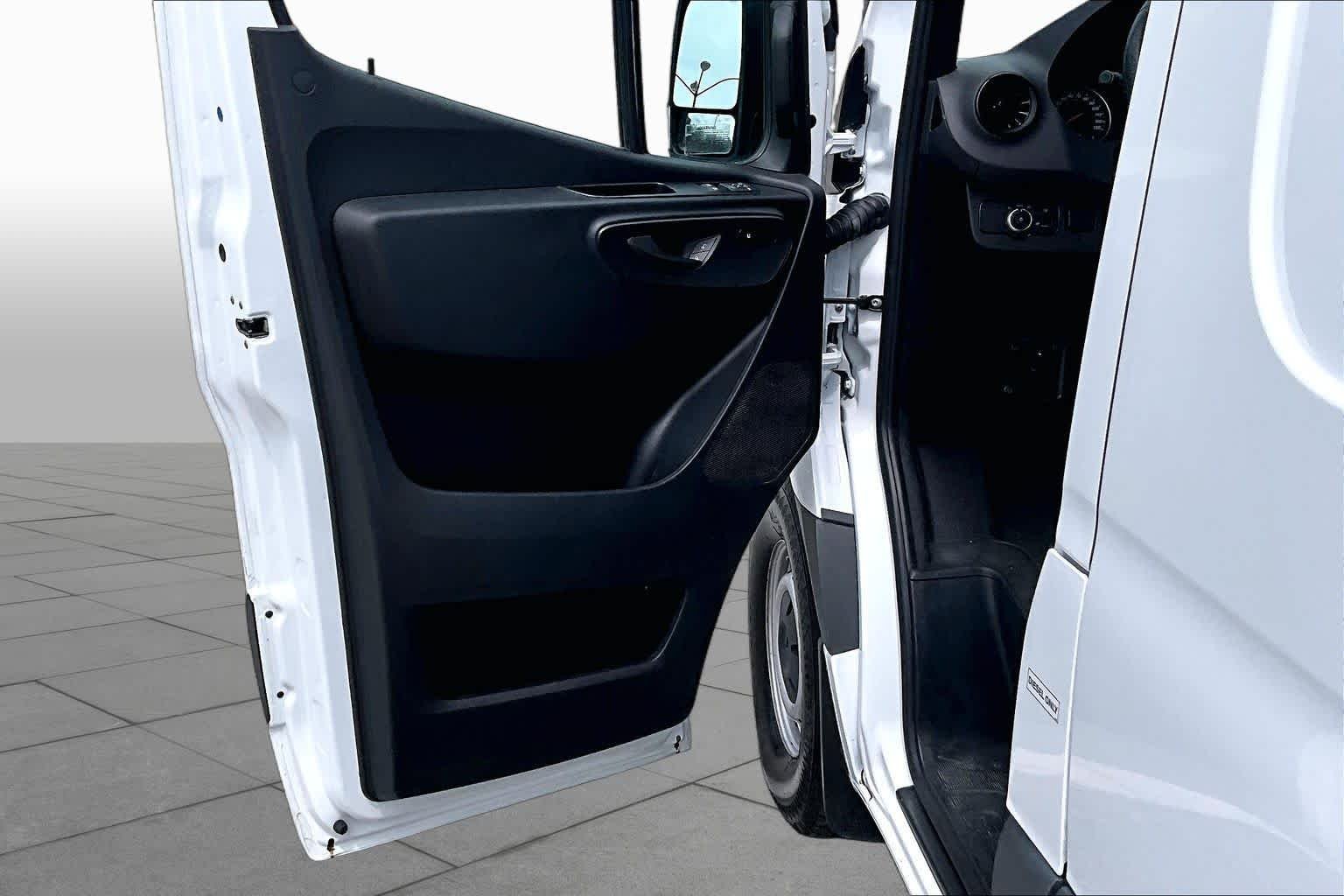 Used 2025 Arctic White Mercedes-Benz  image 22
