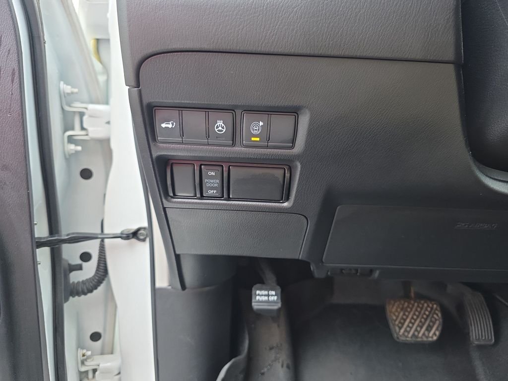Used 2023 White Nissan Platinum image 21