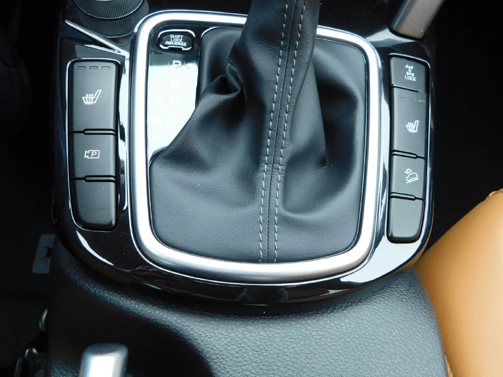 Used 2024 White Kia EX image 39