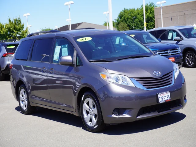 2017 Toyota Sienna LE