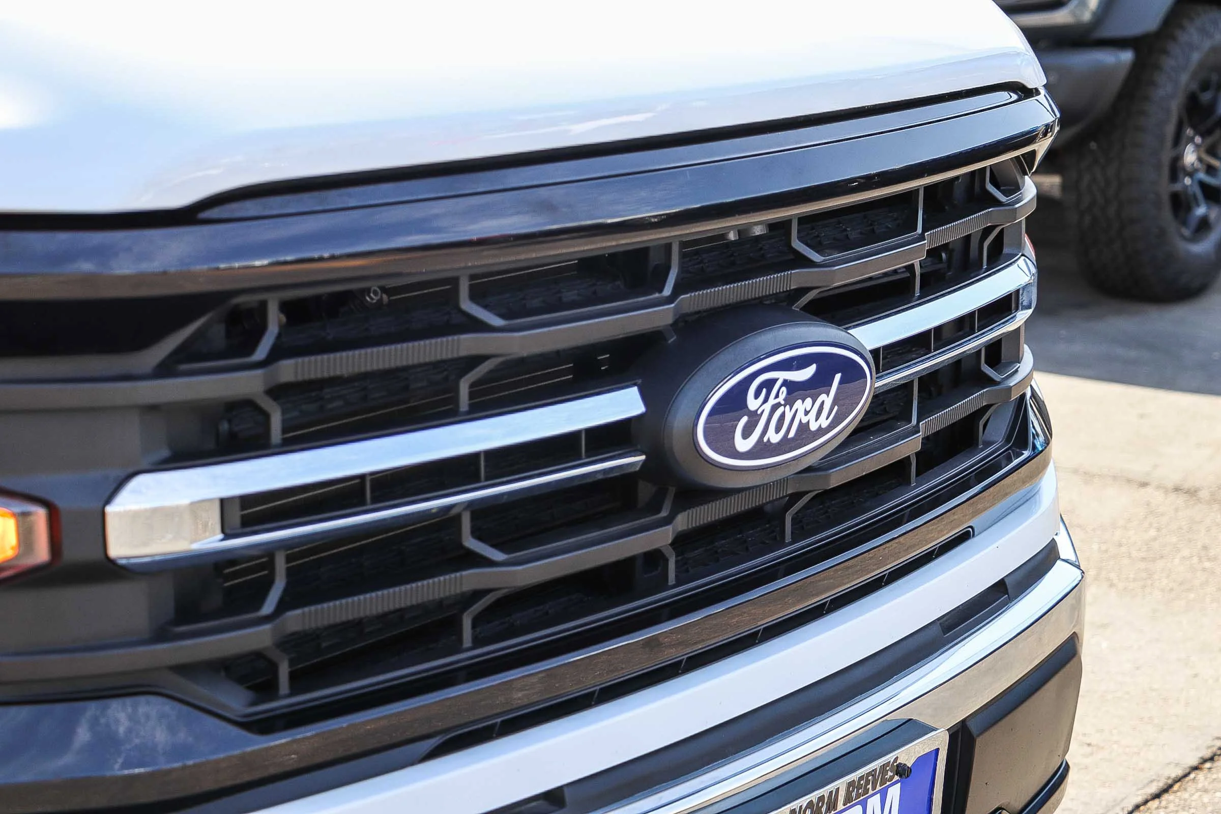 Certified Used 2025 Oxford White Ford XLT image 7