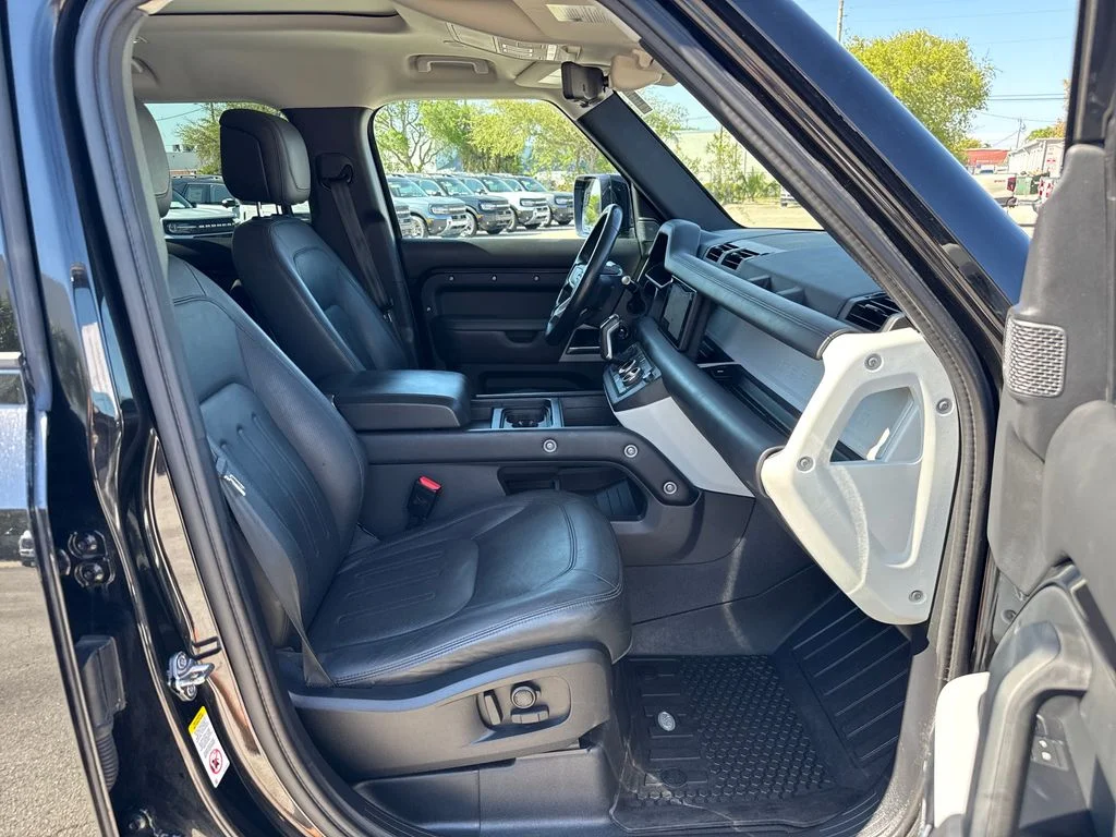 Used 2020  Land Rover HSE image 4