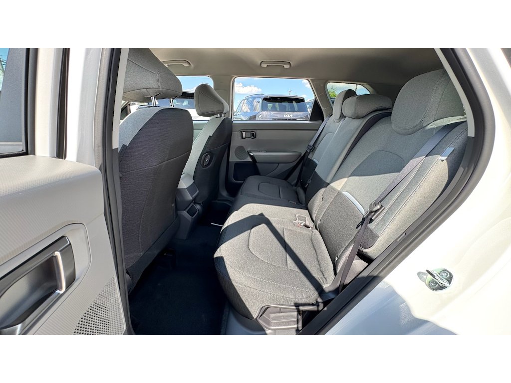 New 2027 Snow White Pearl Kia LX image 24