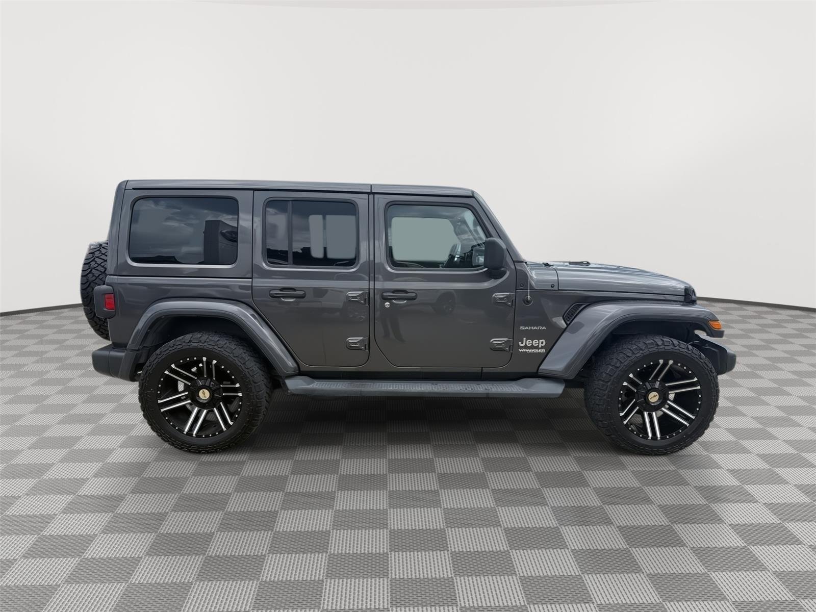 Used 2020 Granite Crystal Metallic Jeep Sahara image 6