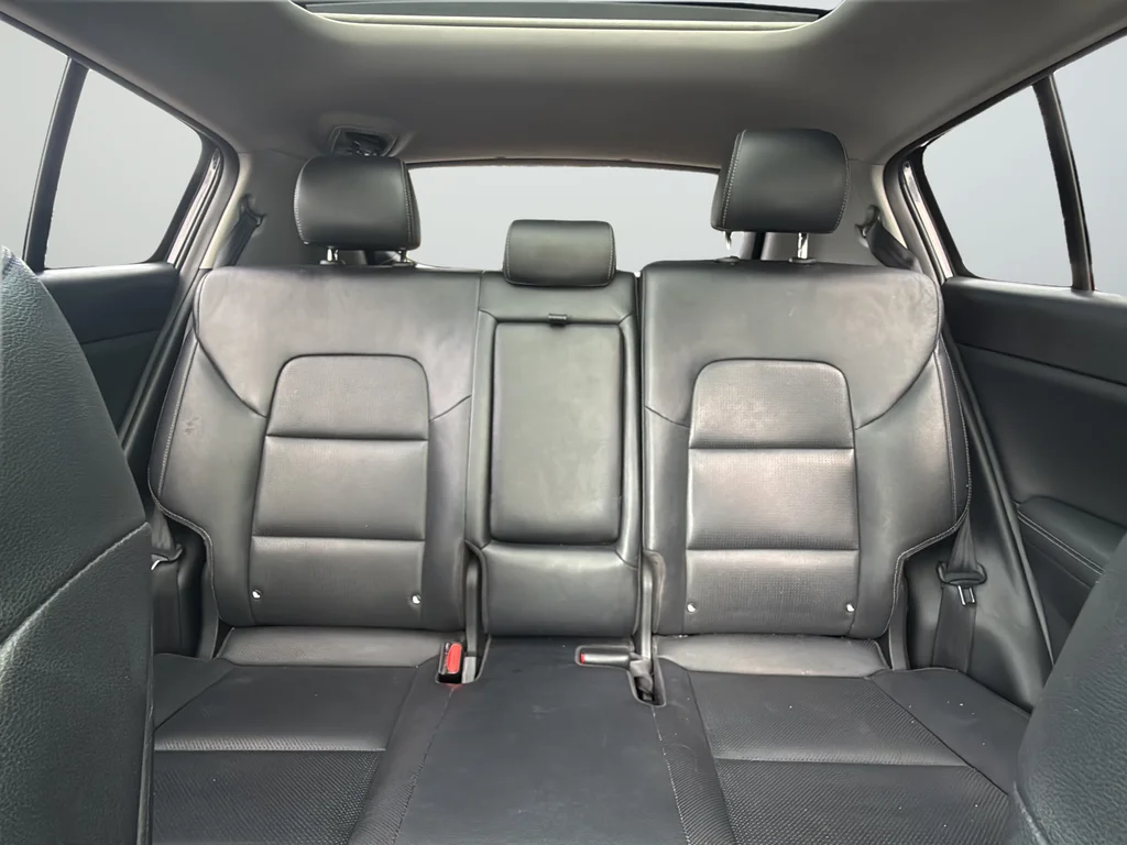 Used 2017 Red Kia EX image 29