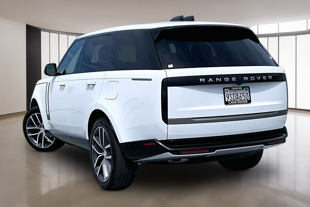 Certified Used 2025 Fuji White Land Rover SE image 4