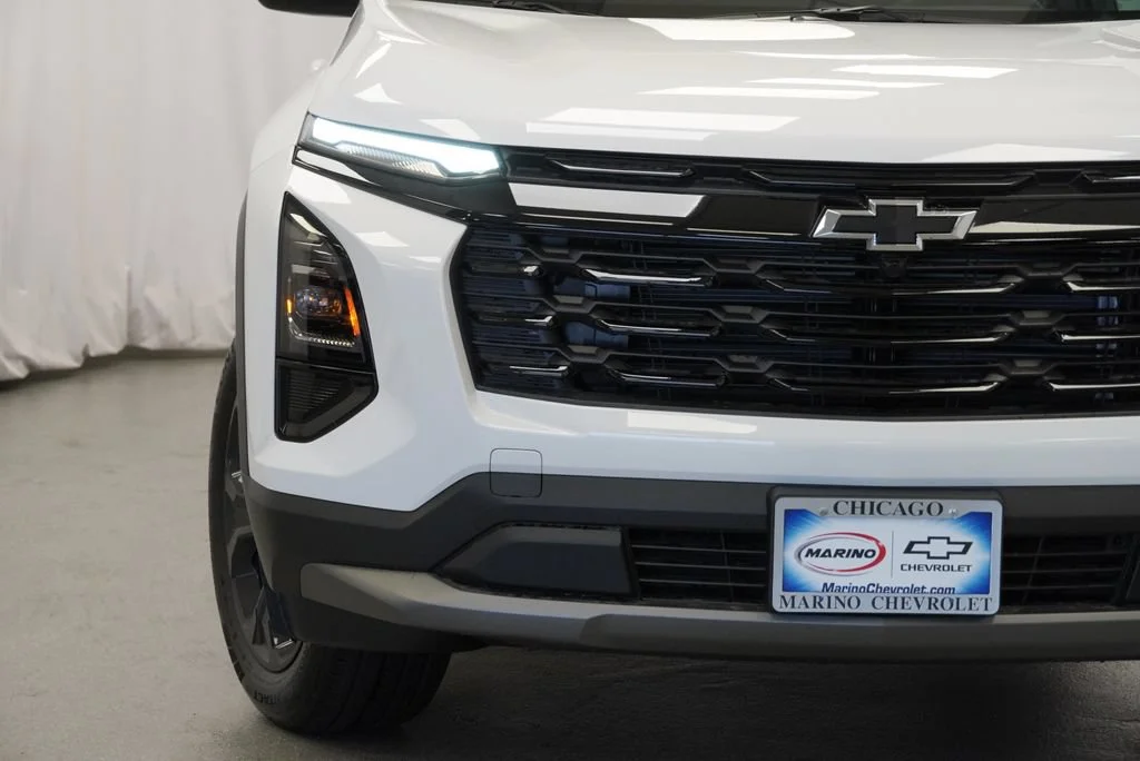 New 2027 Summit White Chevrolet LT image 32