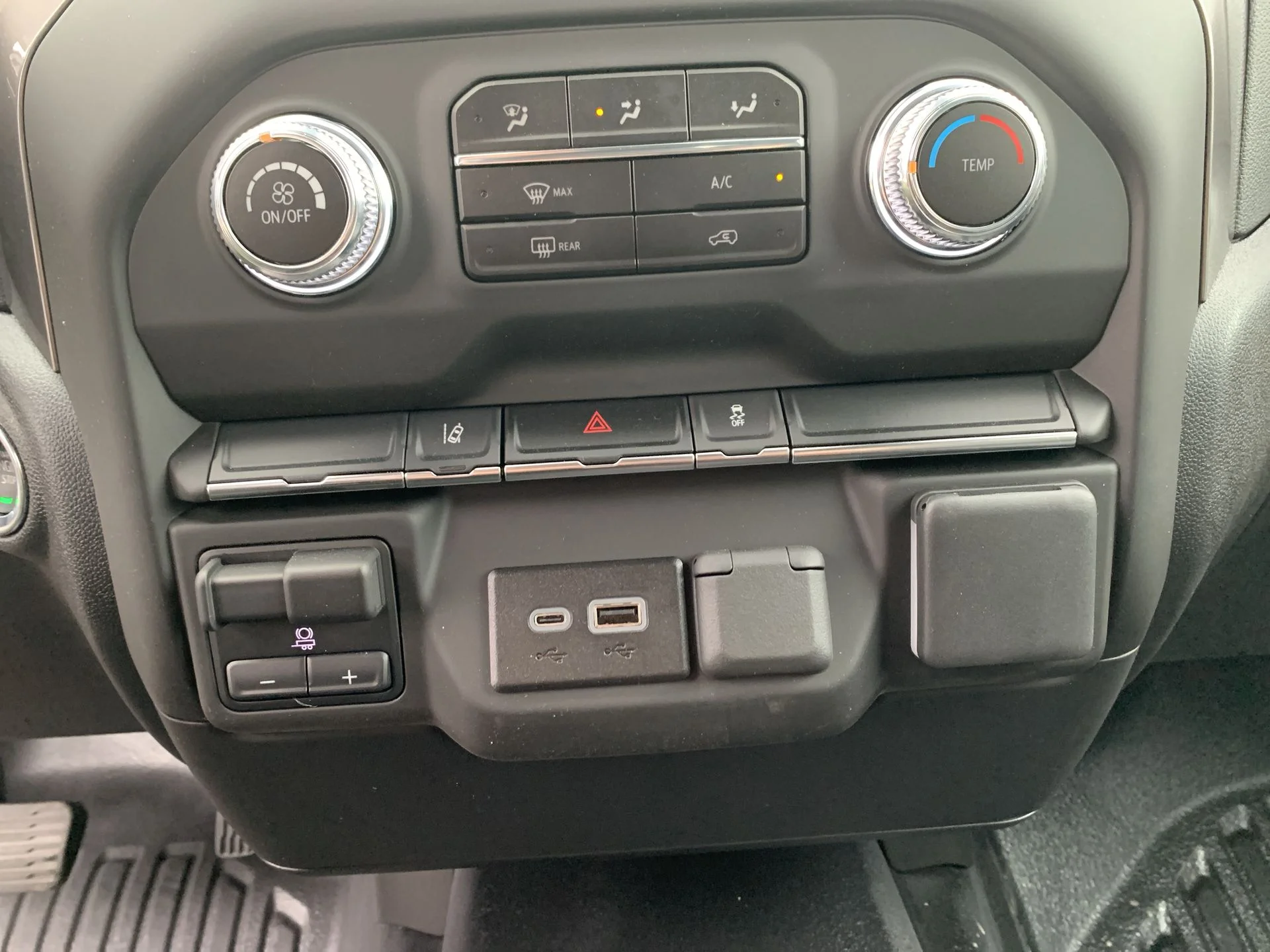 2025 GMC Sierra 3500HD Pro - Photo 7