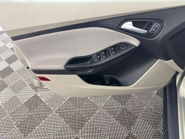 Used 2016  Ford SE image 22