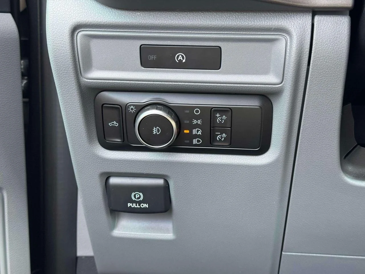 Used 2025 CARBONIZED GRAY METALLIC Ford XLT image 20