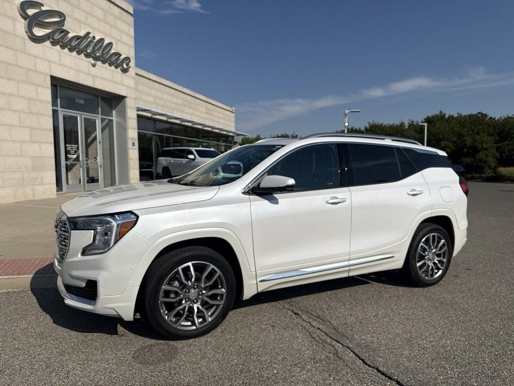 Used 2024 White GMC Denali image 1