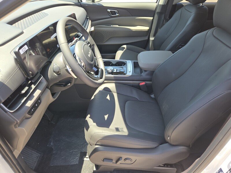New 2026 Snow White Pearl Kia EX image 7