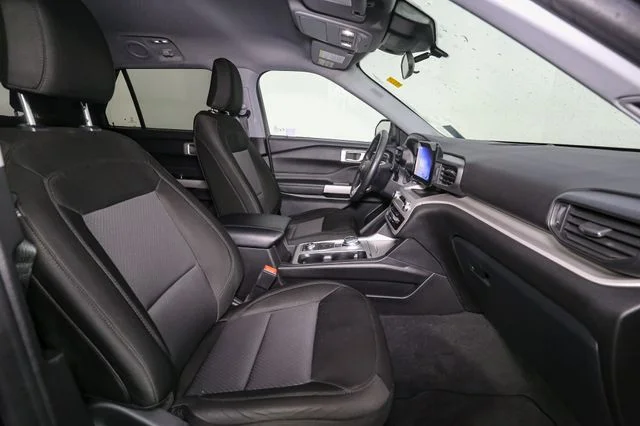 Used 2023 Black Ford XLT image 17