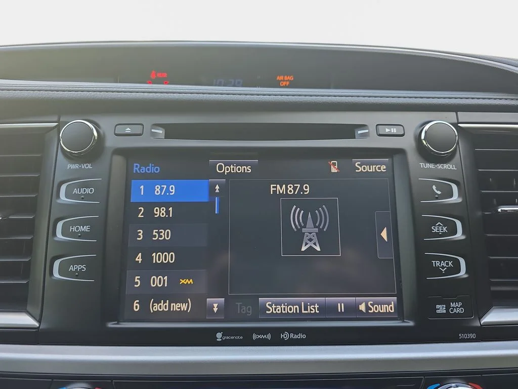 Used 2019 White Toyota SE image 25
