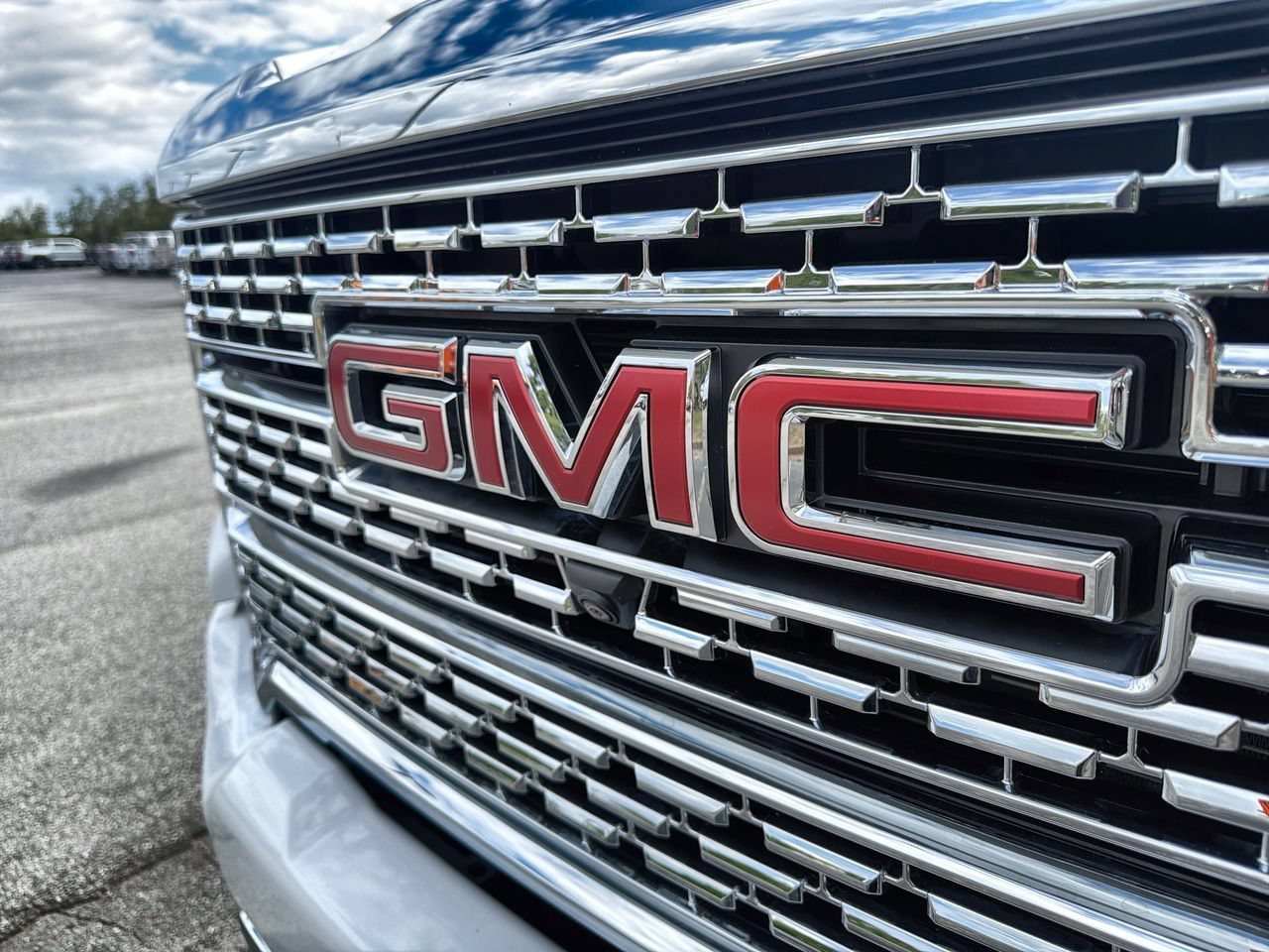 Used 2023 SUMMIT WHITE GMC Denali image 26