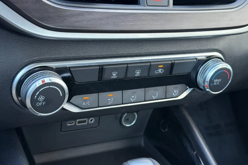 Used 2024 Garnet Pearl Metallic Nissan 2.5 SV image 24