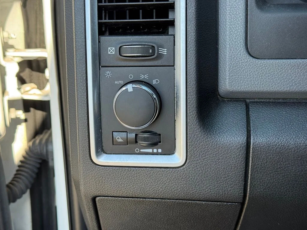 Used 2018 White Ram SLT image 20