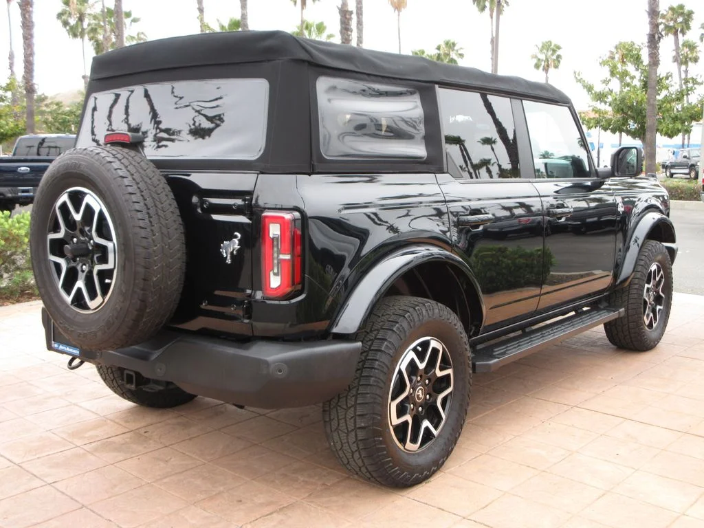 Certified Used 2022 Shadow Black Ford Outer Banks image 4