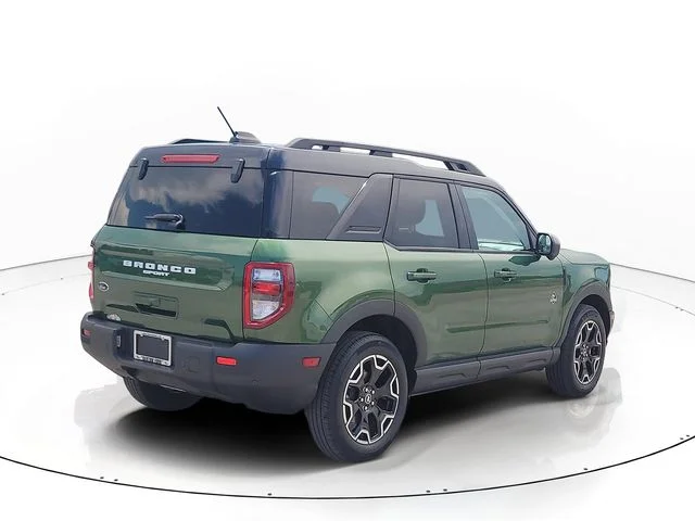 Used 2025 Green Ford Outer Banks image 5