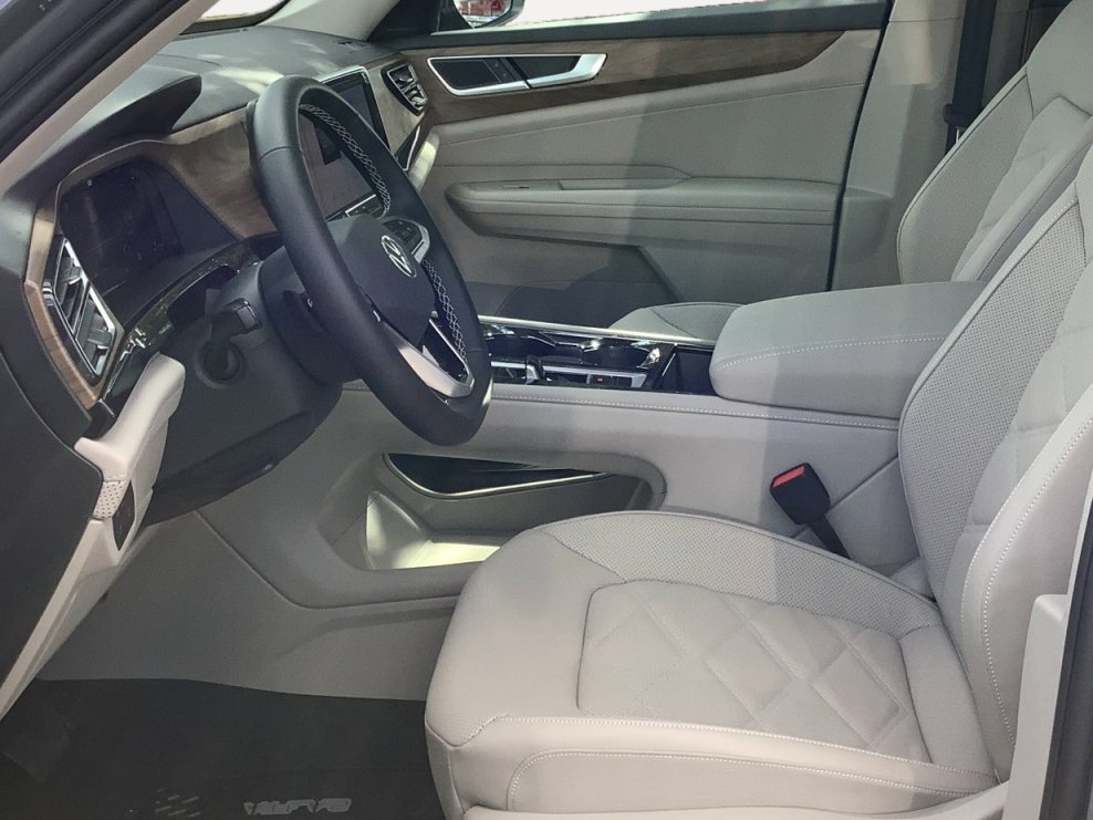 New 2026 Pure Gray Volkswagen 2.0T SE w/Technology image 22