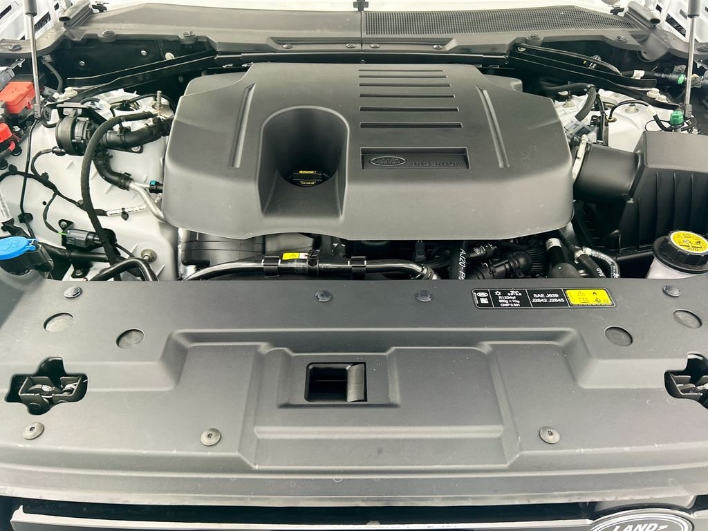 New 2026 Fuji White Land Rover X-Dynamic SE image 28