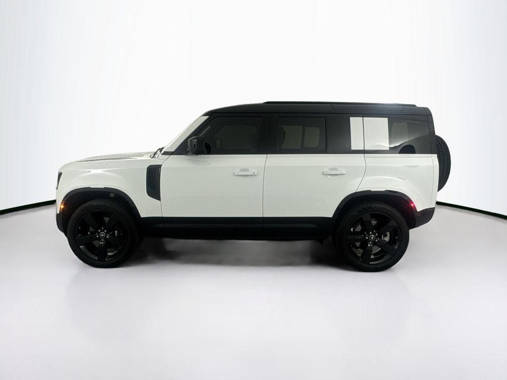 Used 2025 White Land Rover X-Dynamic SE image 7