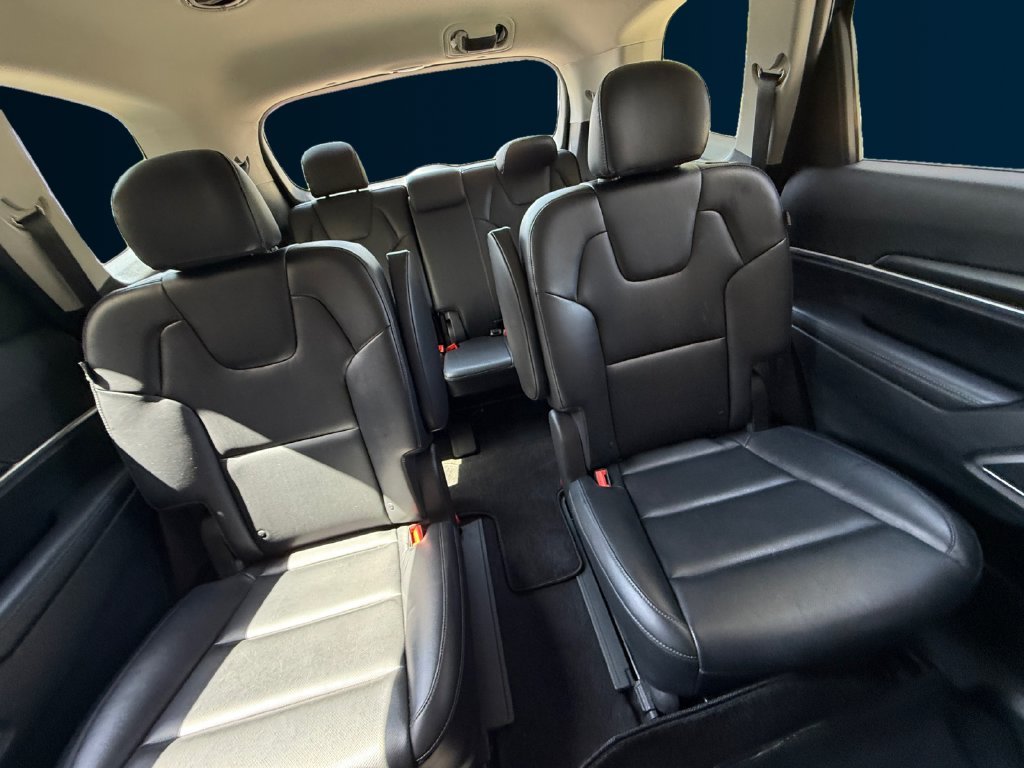 Used 2025 Black Kia S image 18