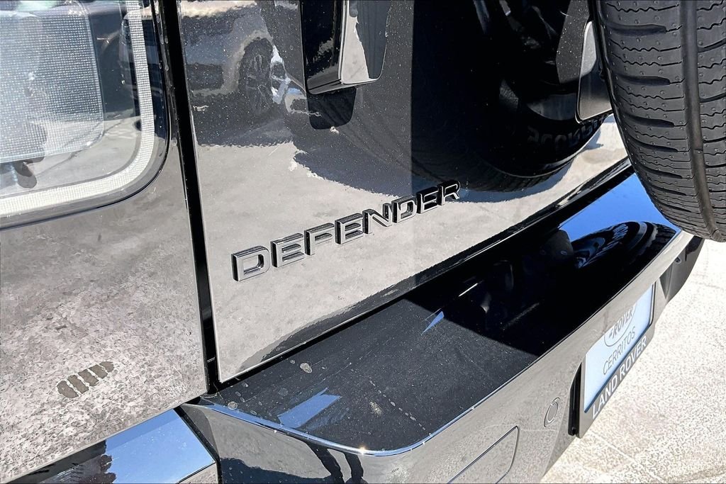 New 2026 SANTORINI BLACK Land Rover S image 9