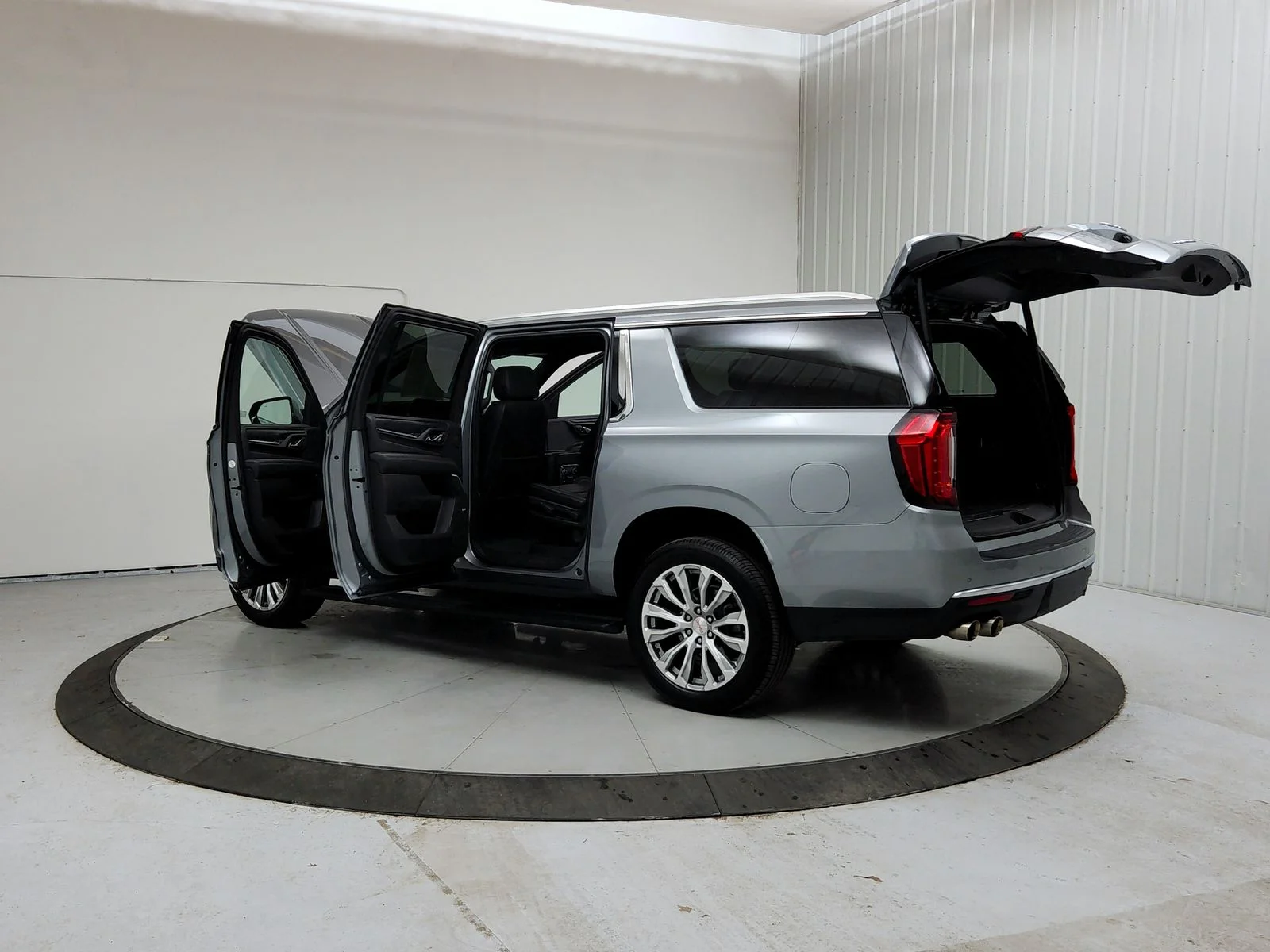 Used 2023 Sterling Metallic GMC Denali image 15
