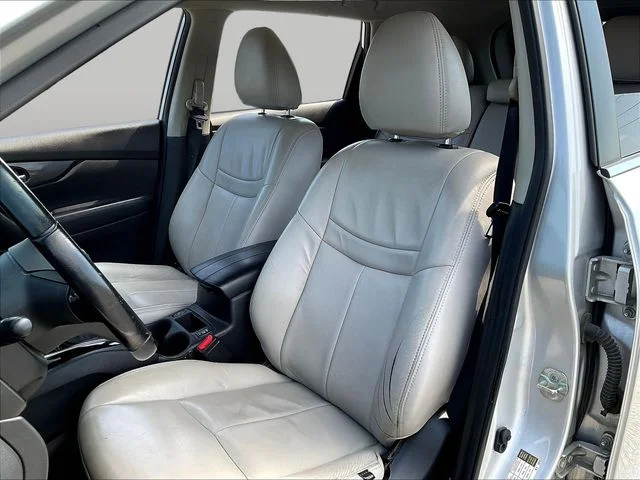 Used 2020 Silver Nissan SV image 22