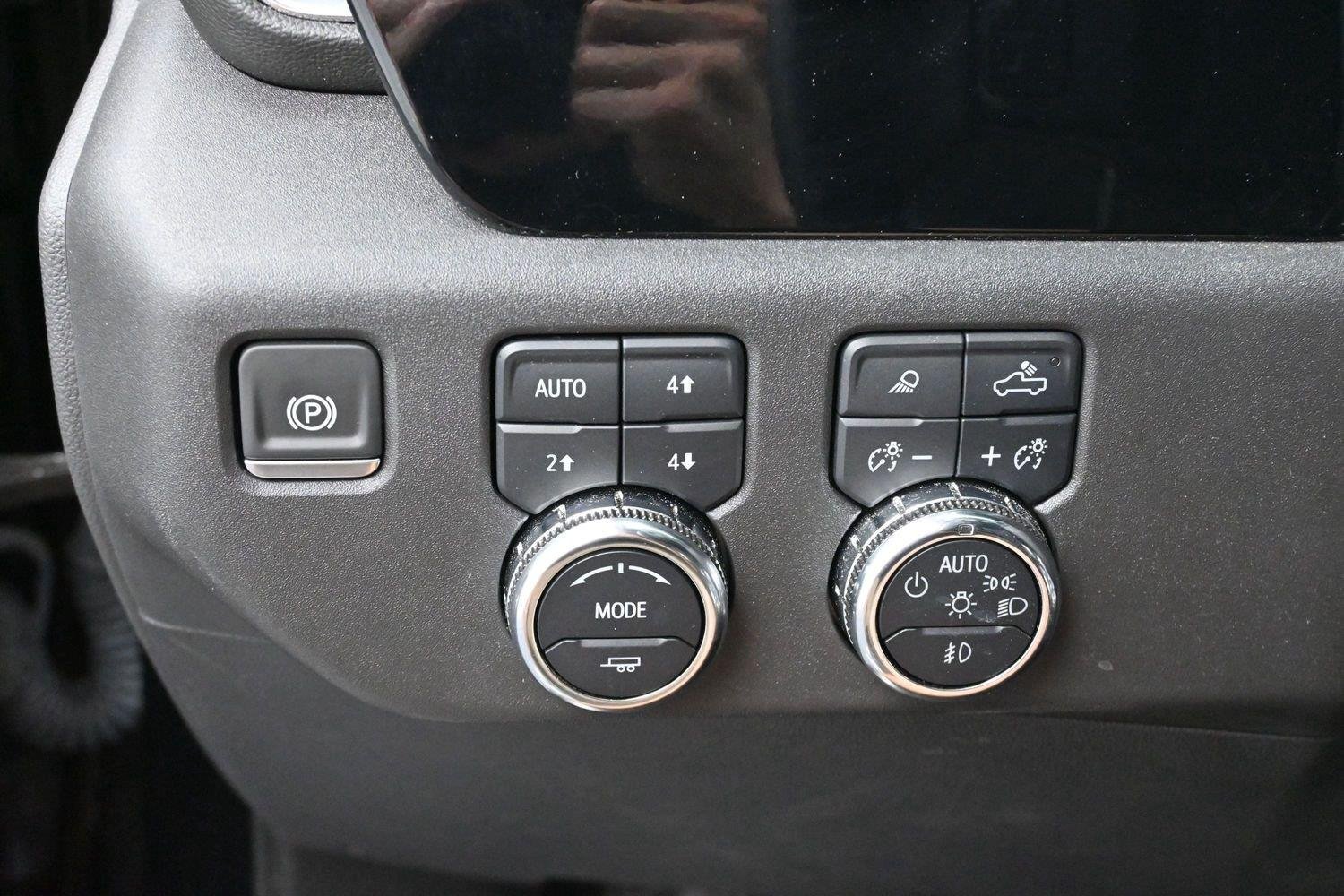 Used 2025 Onyx Black GMC Elevation image 25