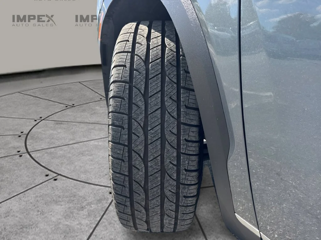 Used 2025 Gray Hyundai SEL image 34