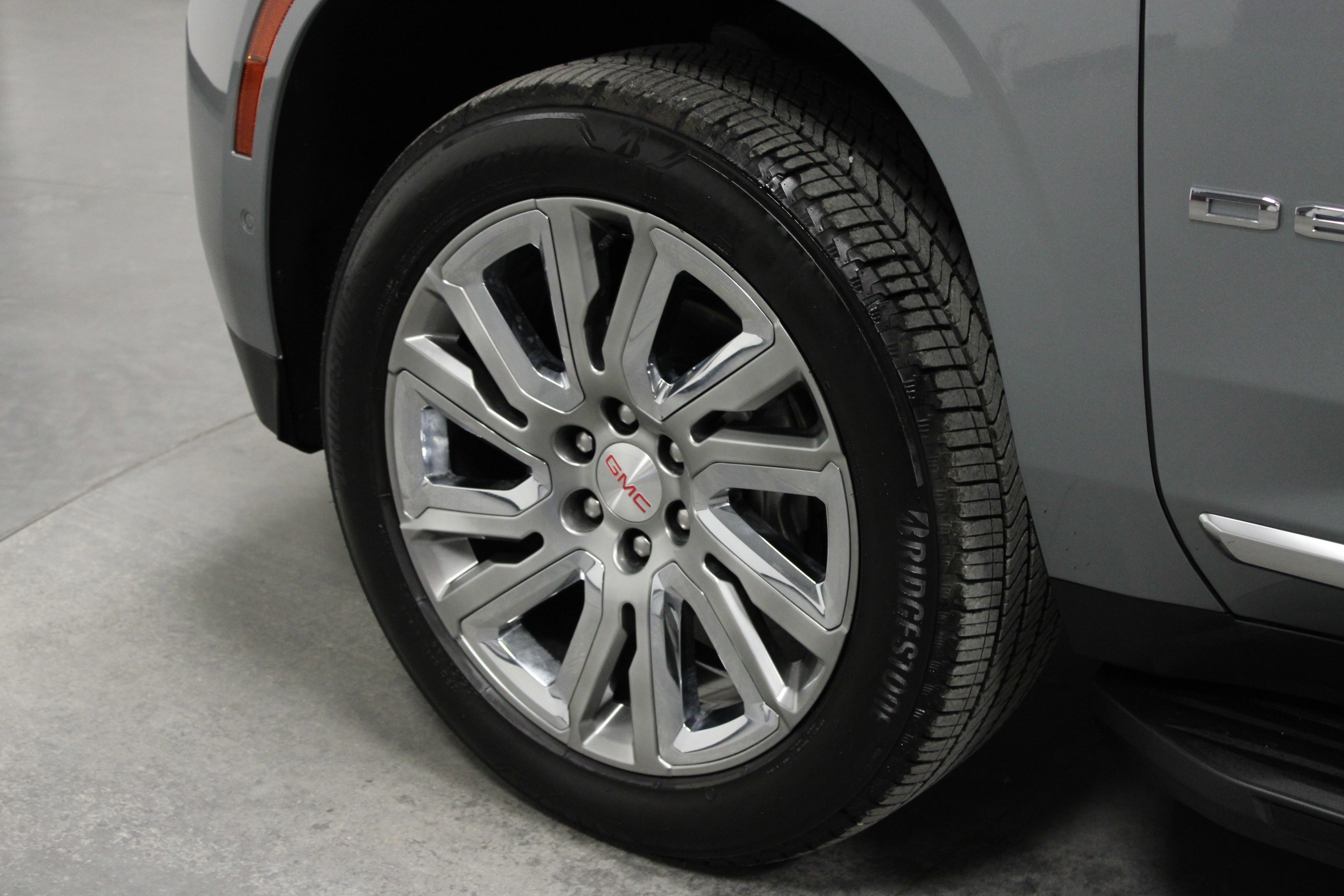 Used 2025 Sterling Metallic GMC Denali image 10