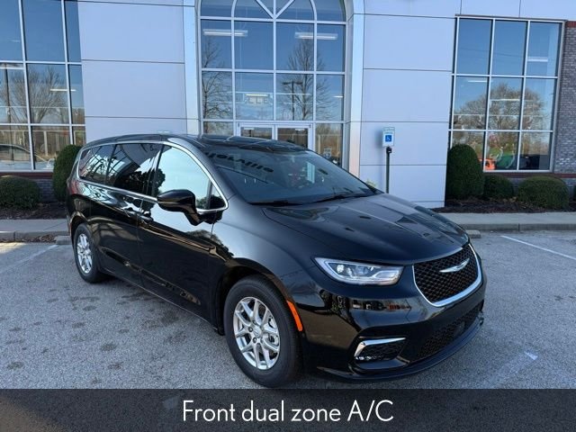 New 2026 Diamond Black Crystal Pearl-Coat Exterior Paint Chrysler Select image 8