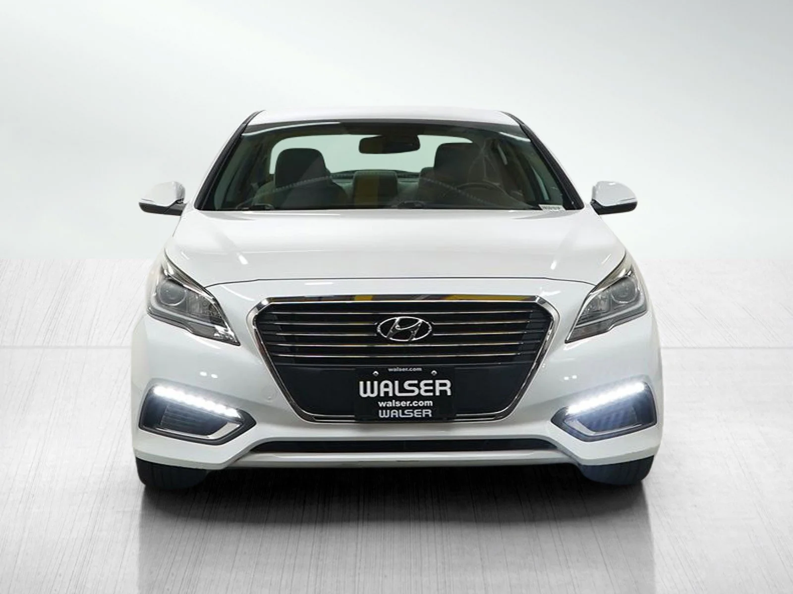 Used 2017 Hyper White Hyundai  image 8