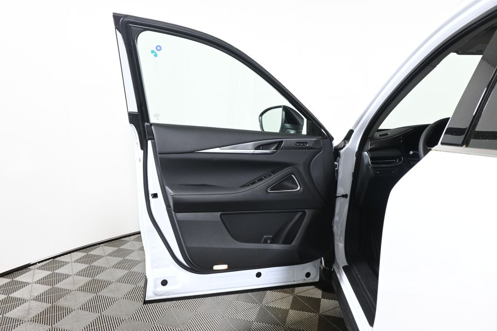 New 2027 RADIANT WHITE INFINITI Luxe AWD image 29