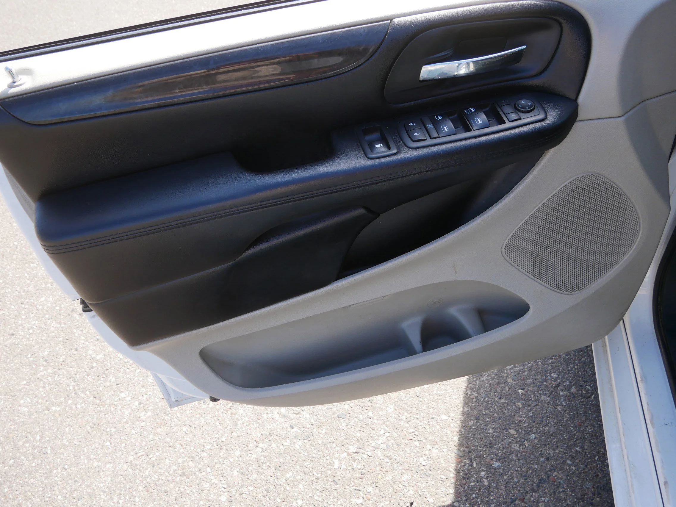 Used 2017 White Knuckle Clearcoat Dodge SE image 20