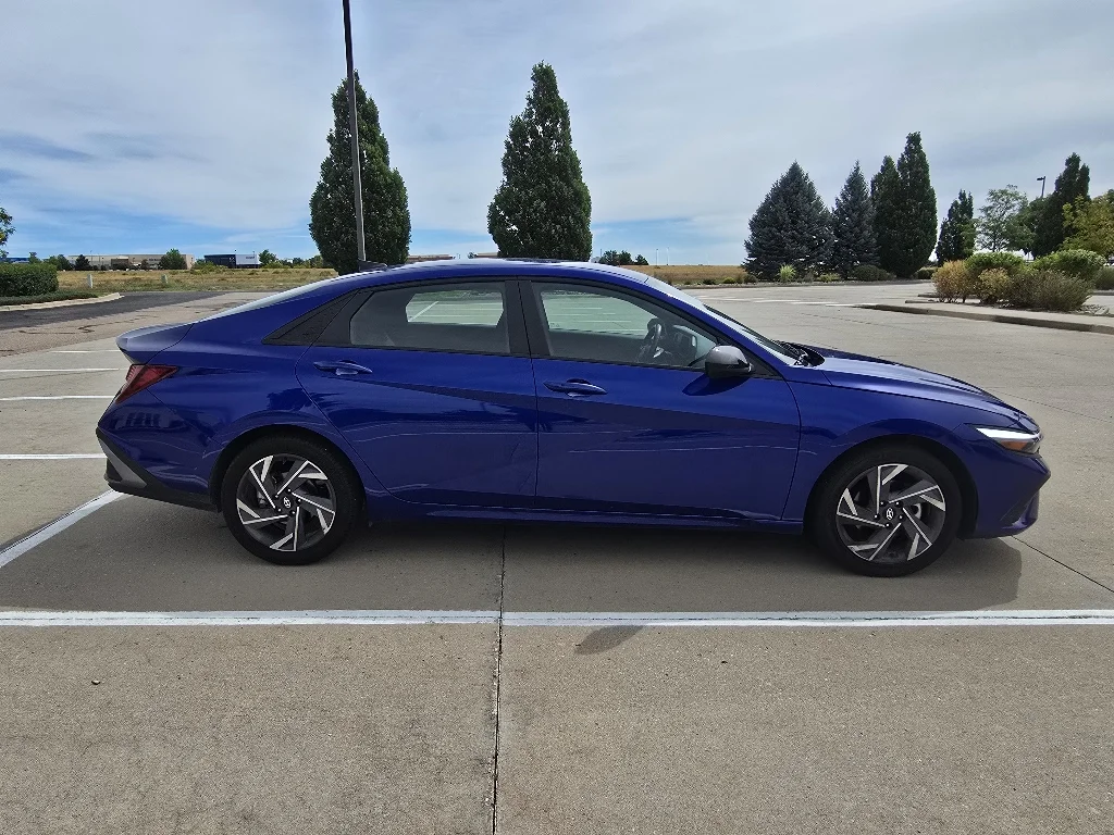 Used 2025 Intense Blue Hyundai SEL Sport image 7