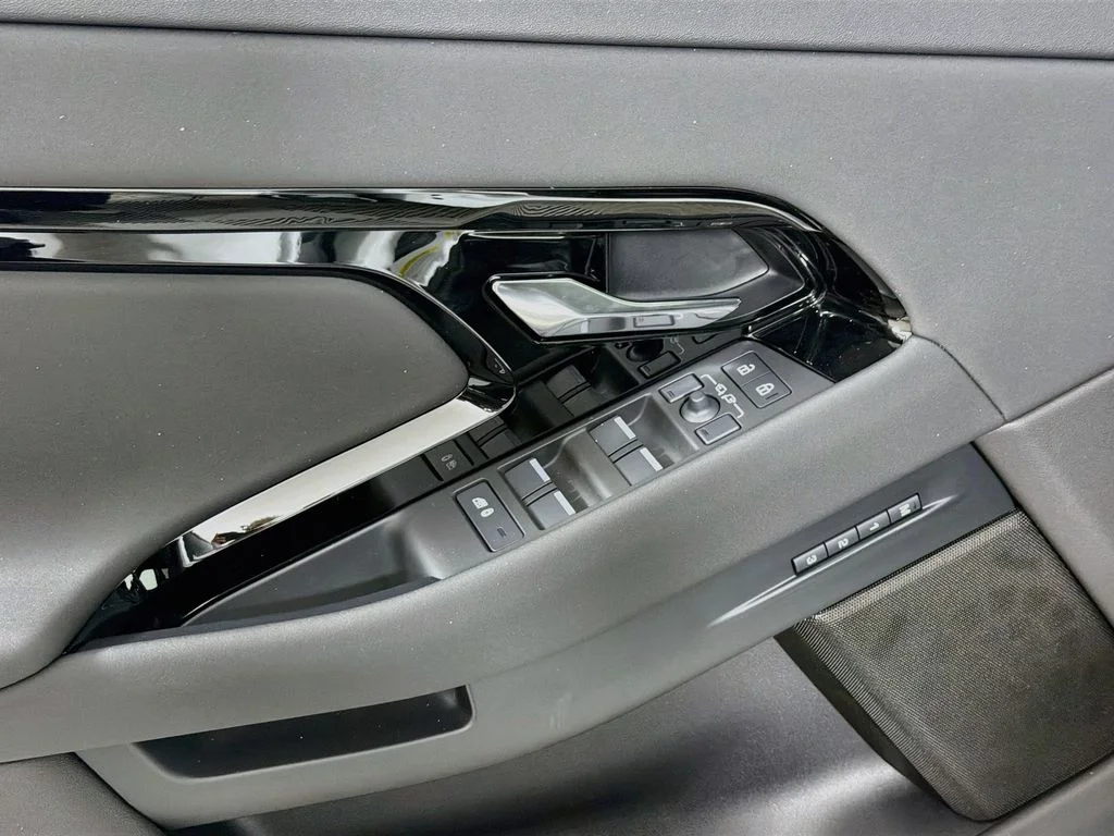 New 2026 Fuji White Land Rover S image 18