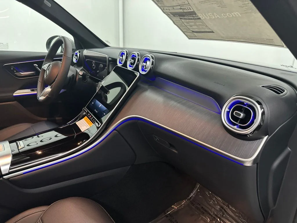 New 2027 White Mercedes-Benz GLC 300 image 27