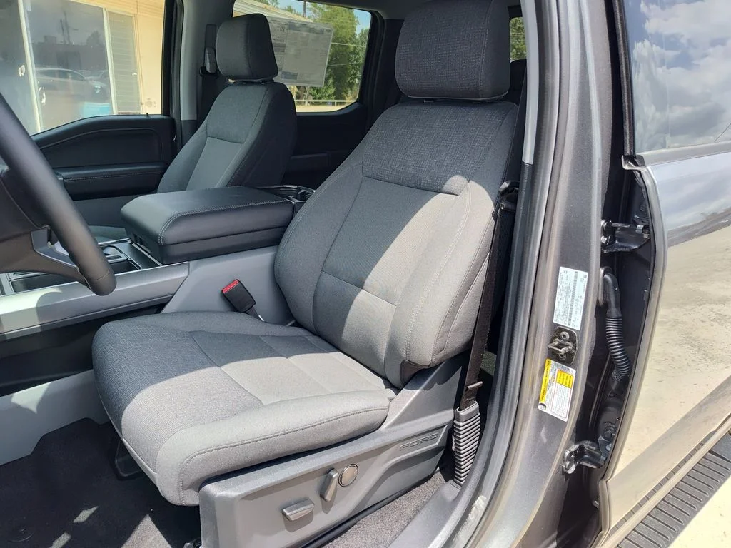 New 2026 Carbonized Gray Metallic Ford XLT image 7