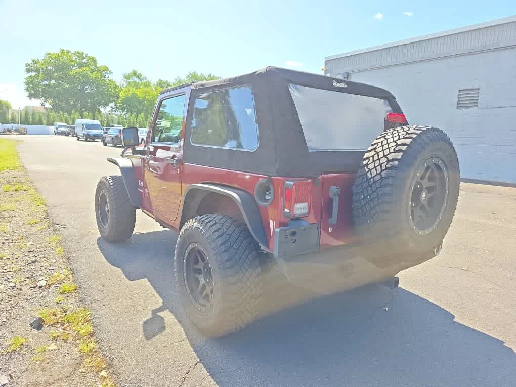 Used 2008 Red Rock Crystal Pearl Jeep X image 7
